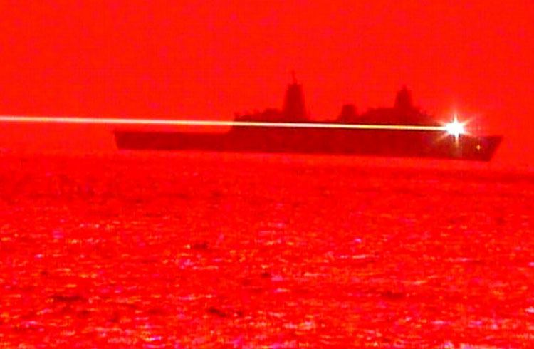 ВМС США испытали лазерное оружие против беспилотника - ВИДЕО