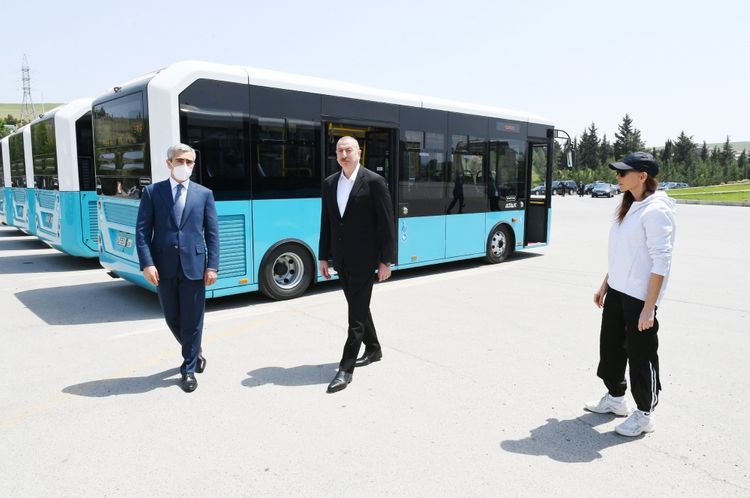 Ильхам Алиев ознакомился с выделенными Шамахы транспортными средствами и спецтехникой - ОБНОВЛЕНО