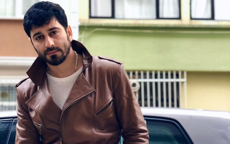 Заразившийся в Турции коронавирусом азербайджанский актер вернулся в Азербайджан