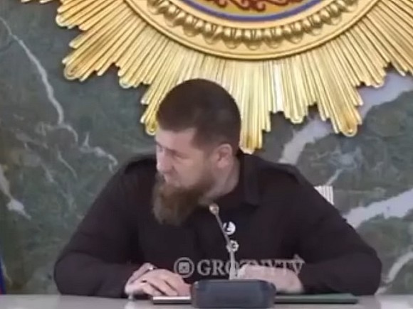 Кадыров появился в телеэфире с катетером на руке - ВИДЕО