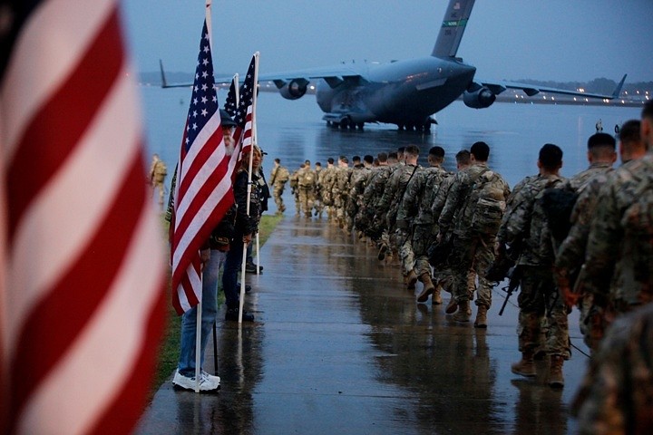 США ускорили вывод войск из Афганистана - Reuters
