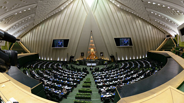 Иранский парламент нового созыва начал работу
