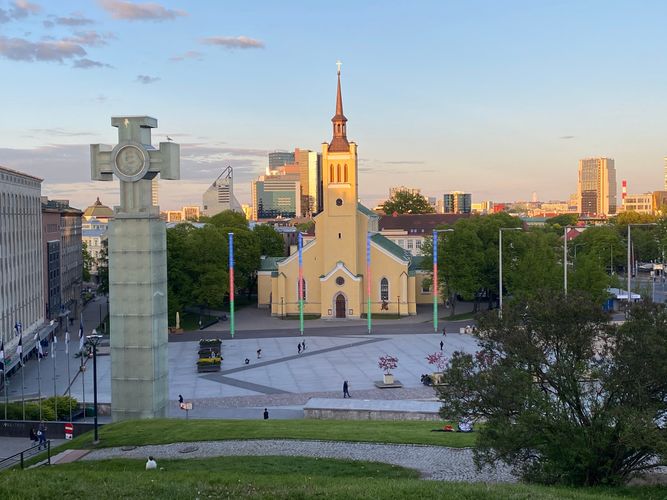 Площадь в Таллине окрасилась в цвета азербайджанского флага - ФОТО
