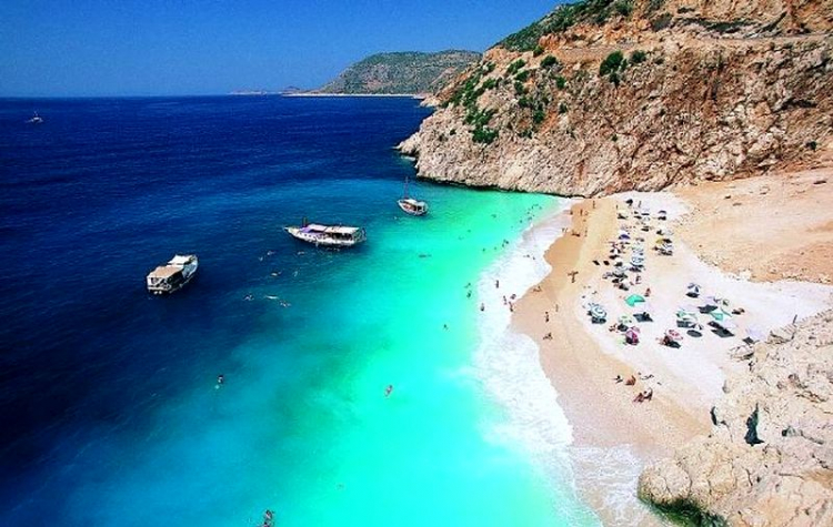 На пляжах Турции запретят курить сигареты и кальян