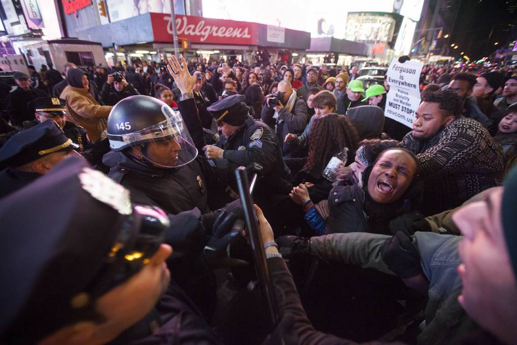 В Чикаго задержали более 100 участников протестов