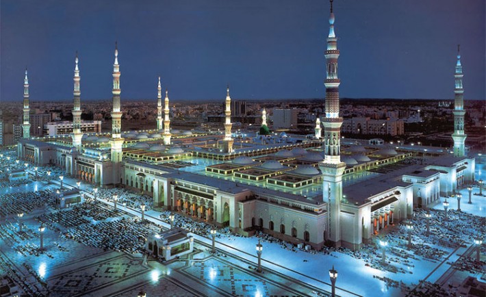 Мечеть Пророка открыла двери для верующих
