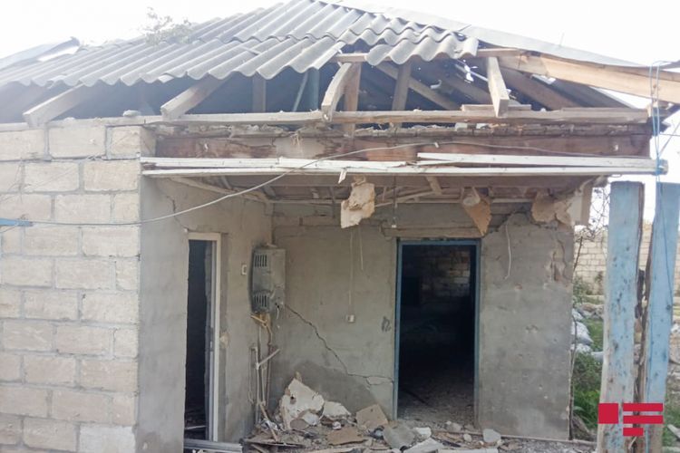 Выпущенный армянами снаряд попал во двор жилого дома в Тертере
 - ФОТО