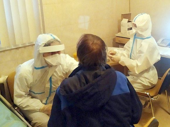 В России за сутки от коронавируса скончались 355 человек 
