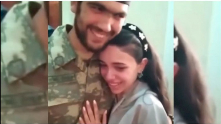 Потерявший руку в боях азербайджанский военнослужащий встретился с семьей - ВИДЕО