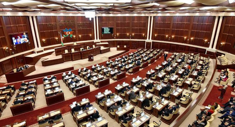 Парламент Азербайджана сегодня обсудит ряд законопроектов