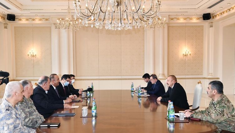 Ильхам Алиев принял министров иностранных дел и национальной обороны Турции