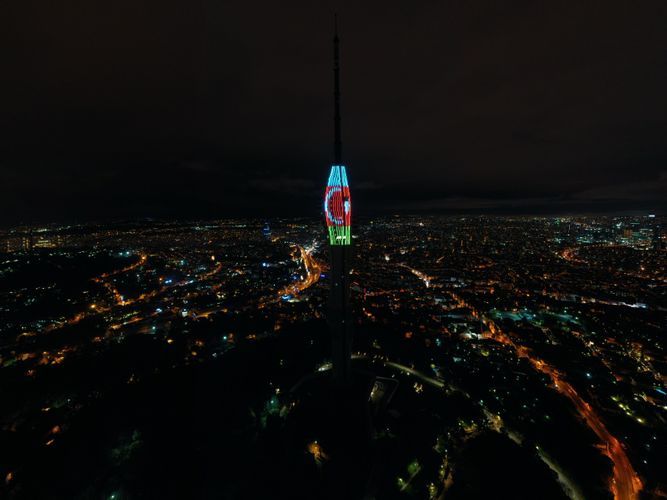 В Стамбуле башня Чамлыджа освещена цветами флагов Азербайджана и Турции