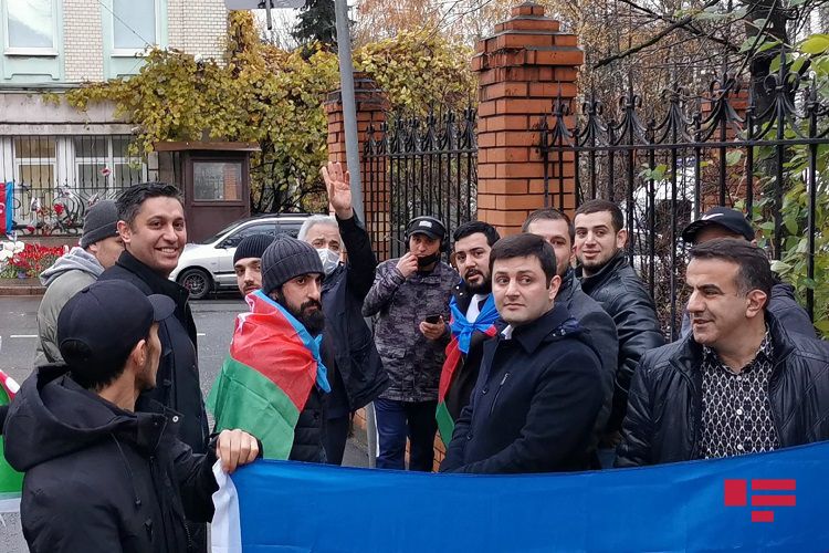 Азербайджанцы в Москве с радостью восприняли новость об освобождении Шуши - ФОТО