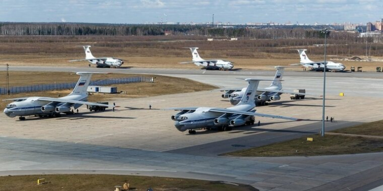 Первые Ил-76 с российскими миротворцами вылетели в Карабах