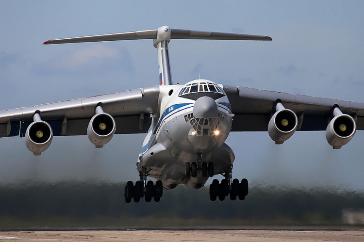 Еще три самолета с российскими миротворцами вылетели в Карабах
