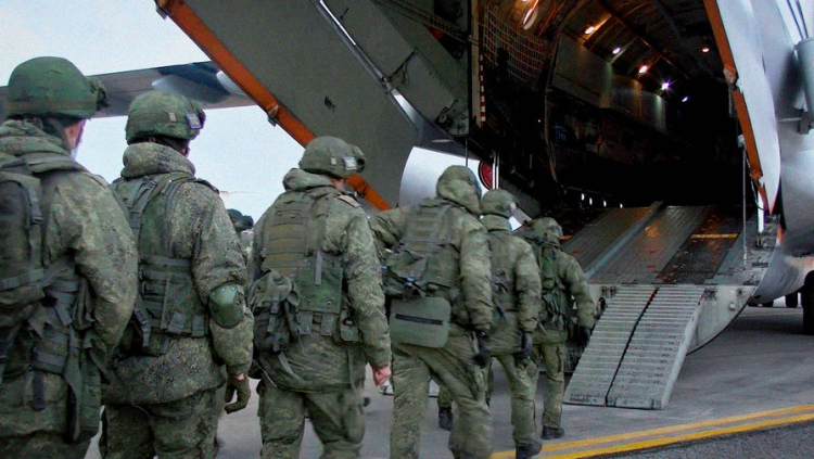 В Ереван прибыли еще два самолета с российскими миротворцами