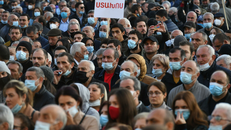 На митинге в Ереване представлена дорожная карта оппозиции