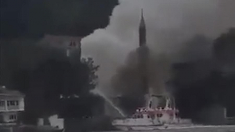 В Стамбуле сгорела древняя мечеть  