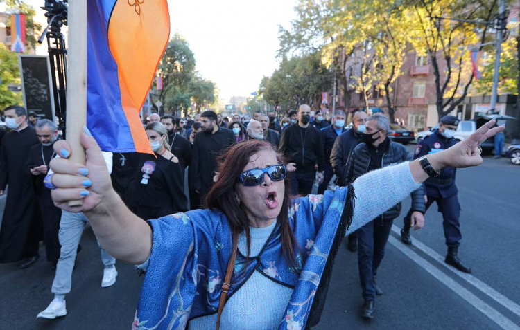 Армянская оппозиция перекрыла улицы Еревана