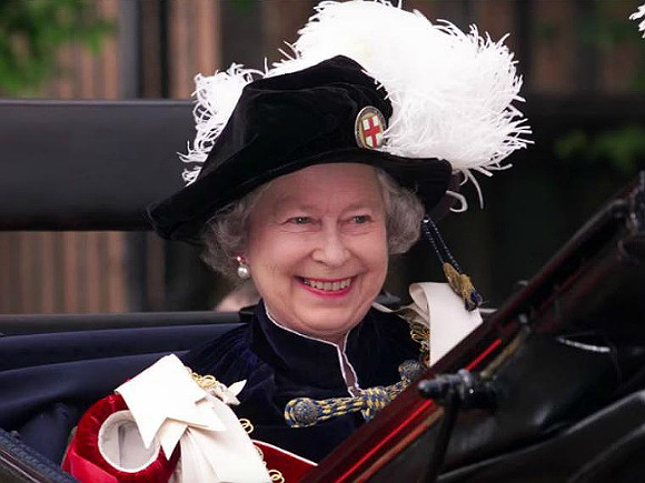 Британская королева запустила производство джина собственной марки

