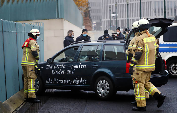 Полиция Берлина пока не рассматривает инцидент у офиса Меркель, как теракт - ОБНОВЛЕНО