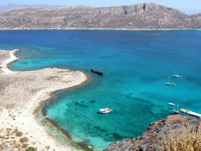 На побережье острова Крит нашли мертвое «чудовище» - ФОТО