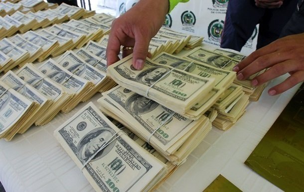Заключенные в США незаконно получили миллиард долларов