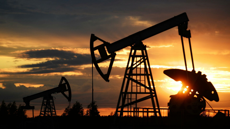 Цена барреля нефти марки Brent превысила 49 долларов впервые с марта