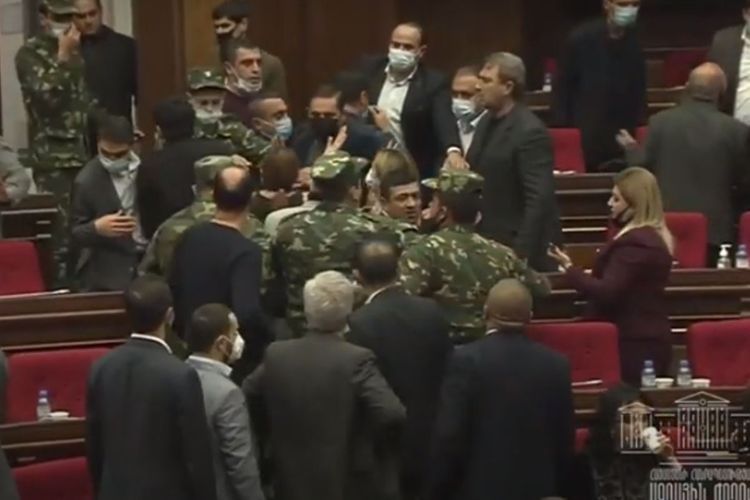 В парламенте Армении произошла драка - ВИДЕО