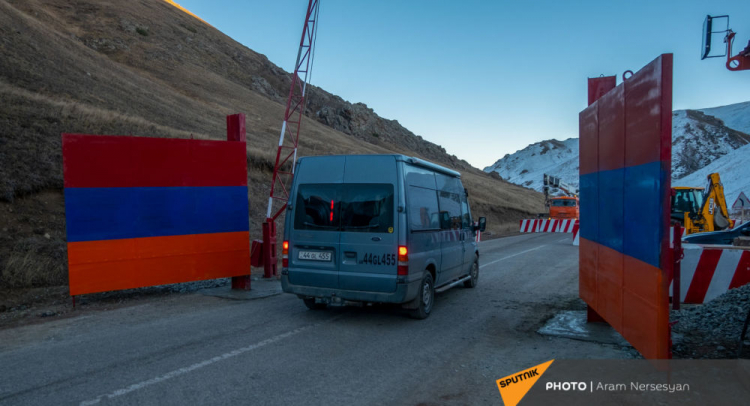 Минообороны Армении: Ворота у границы с Азербайджаном в Кельбаджаре были установлены временно