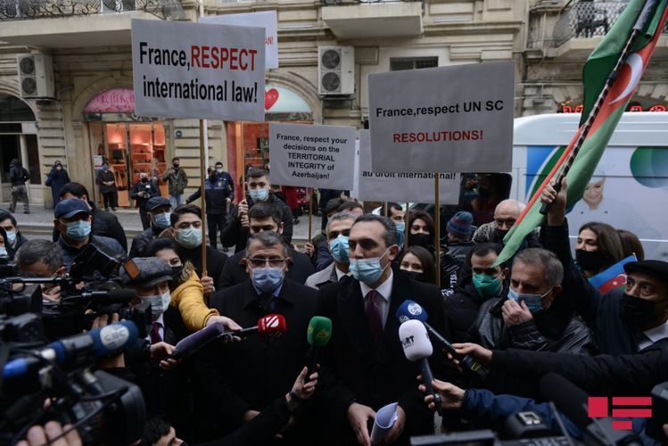 Перед посольством Франции в Азербайджане проходит акция - ФОТО