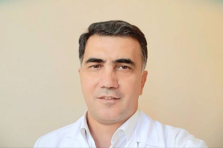Азербайджанский инфекционист: Необходимо на несколько недель перейти на ужесточенный карантинный режим



