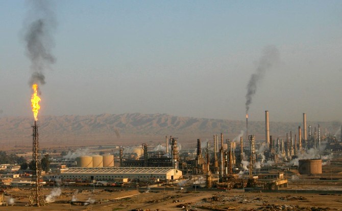 По крупному нефтеперерабатывающему заводу в Ираке нанесен ракетный удар