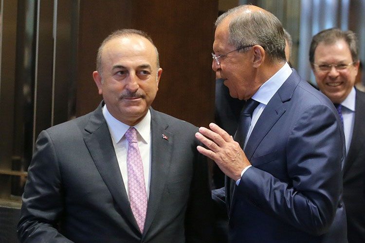 Чавушоглу и Лавров провели телефонные переговоры
