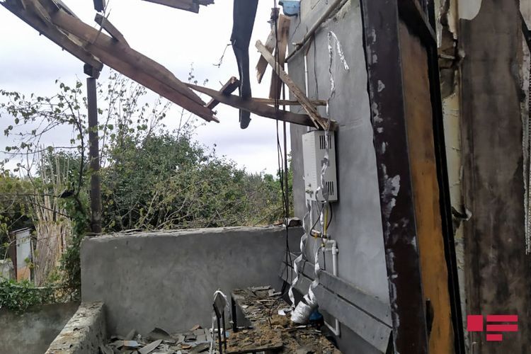 От снарядов пострадали еще 2 дома в Нафталане  - ФОТО