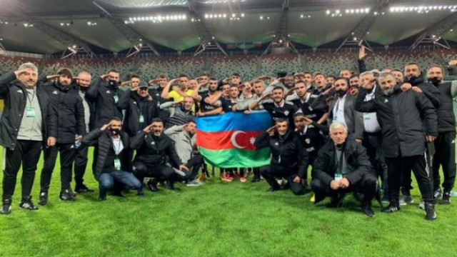 Футболисты «Карабаха» отметили победу воинским приветствием