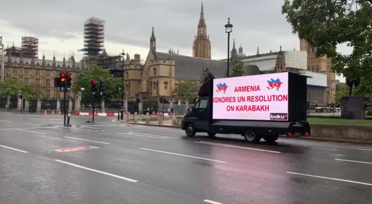 В Британии установлены баннеры с фактами армянской агрессии против Азербайджана - ФОТО
