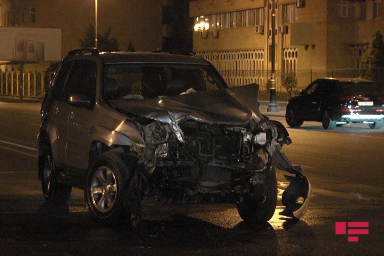 В результате ДТП в Баку пострадали 4 человека - ФОТО