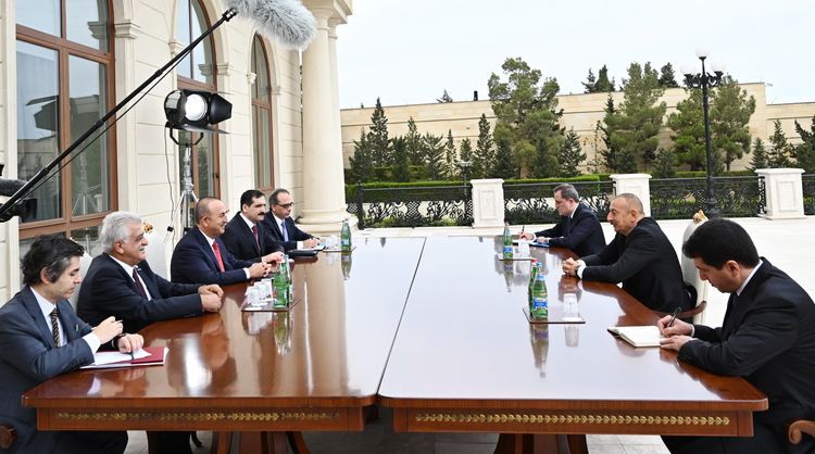 Чавушоглу: Довести справедливую борьбу Азербайджана до всего мира является и нашим долгом