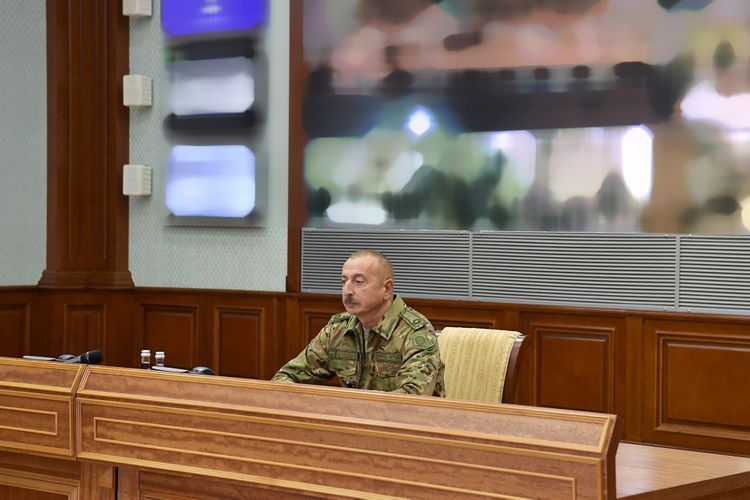 СРОЧНО: Ильхам Алиев провел оперативное совещание с командованием армии