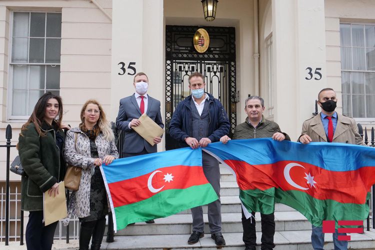 Азербайджанцы вручили благодарственные письма посольствам ряда стран в Лондоне - ФОТО