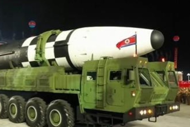 КНДР показала свою новую баллистическую ракету «Пуккыксон 4-А»