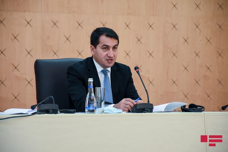 Хикмет Гаджиев: Азербайджан не претендует на чьи-либо земли