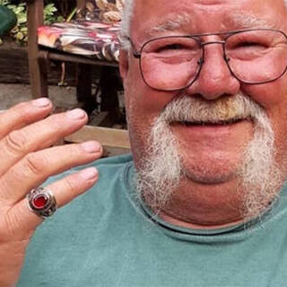 В США жена нашла потерянное 53 года назад кольцо мужа