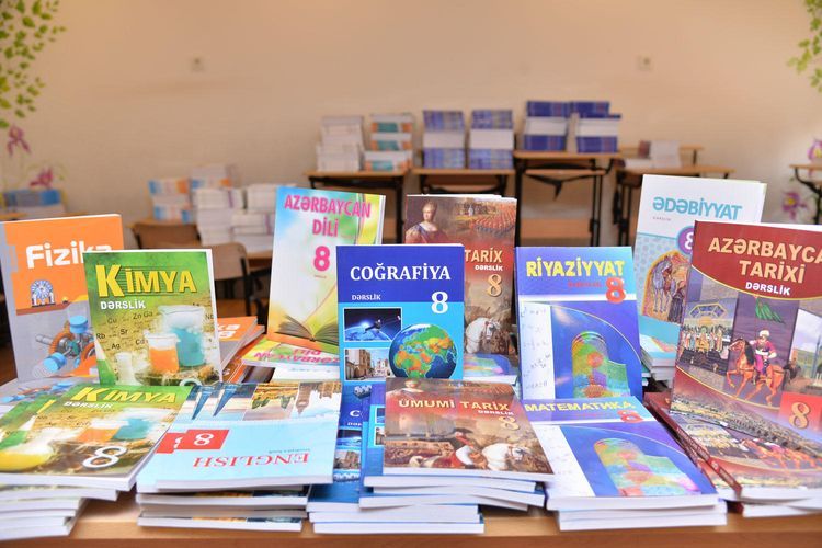 Минобразования Азербайджана внесло ясность в вопрос нехватки учебников
