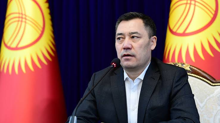 Новый премьер Киргизии потребовал отставки президента