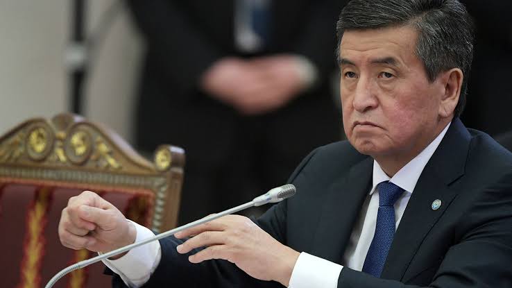 Президент Киргизии начал переговоры о своей отставке