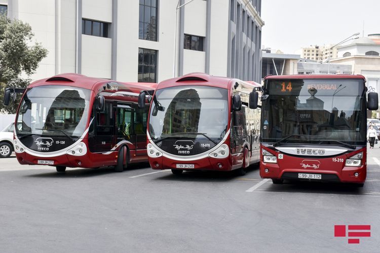 В Баку и некоторых городах и районах общественный транспорт приостанавливает работу 