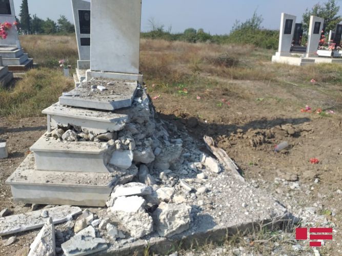 Разрушенные в результате армянского обстрела азербайджанские кладбища  - ФОТО