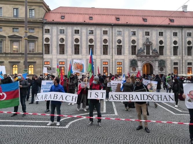 В Мюнхене прошла акция протеста против ракетных атак Армении городам Азербайджана  - ФОТО